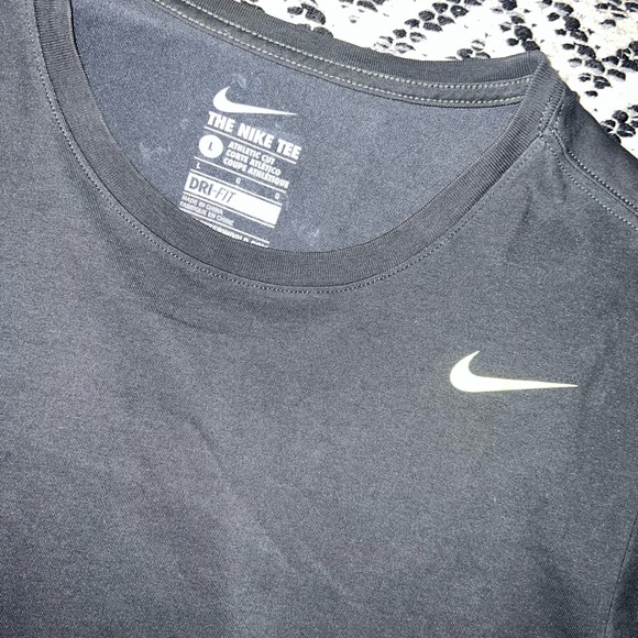 Grey and neon Nike men’s shirt - Picture 3 of 4